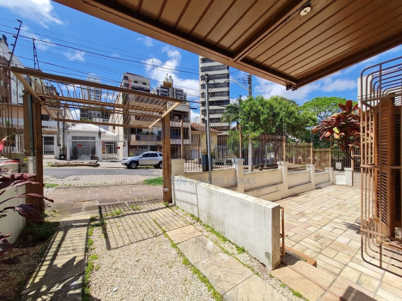 Imagem Sobrado com 3 Quartos para Alugar,  em Petrópolis - Porto Alegre