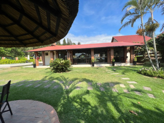 Imagem Imóvel com 2 Quartos à Venda, 130 m² em Praia Do Estaleirinho - Balneário Camboriú Imagem Imóvel com 2 Quartos à Venda, 130 m² em Praia Do Estaleirinho - Balneário Camboriú