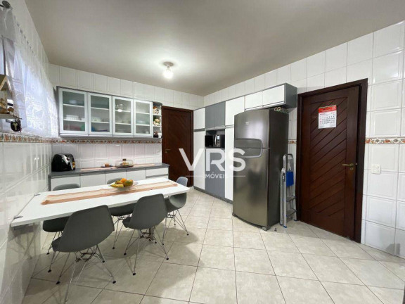 Imagem Casa com 3 Quartos à Venda, 141 m² em Várzea - Teresópolis