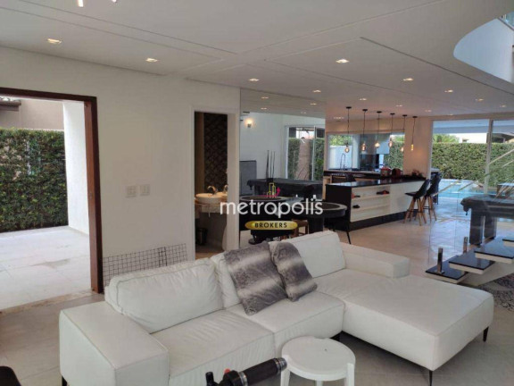 Sobrado com 3 Quartos à Venda, 279 m² em Centro - Caraguatatuba