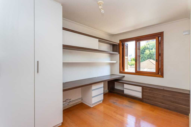 Imagem Imóvel com 2 Quartos à Venda,  em Passo Da Areia - Porto Alegre