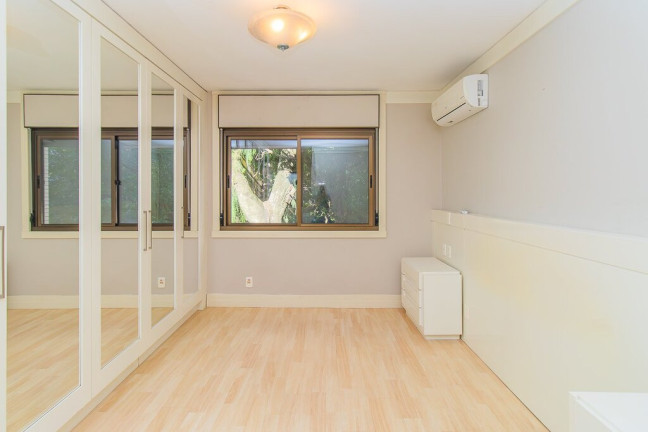 Imagem Apartamento com 3 Quartos à Venda, 148 m² em Moinhos De Vento - Porto Alegre Imagem Apartamento com 3 Quartos à Venda, 148 m² em Moinhos De Vento - Porto Alegre