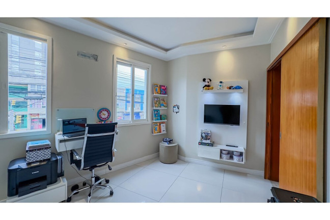 Imagem Apartamento com 2 Quartos à Venda, 83 m² em Teresópolis - Porto Alegre