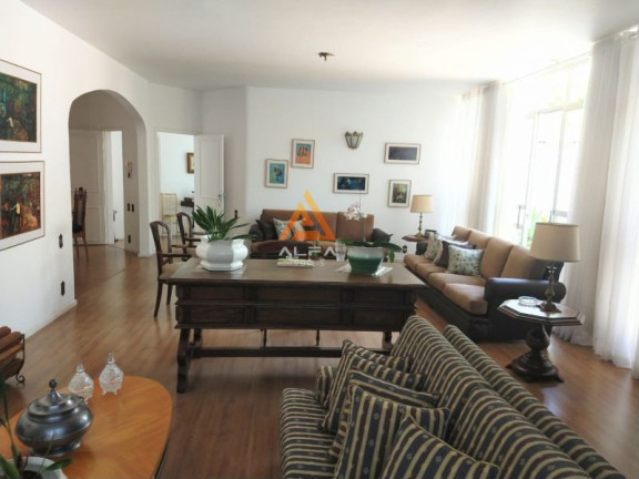Imagem Casa com 4 Quartos à Venda, 378 m²