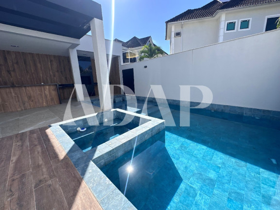 Imagem Casa com 4 Quartos à Venda, 450 m² em Recreio Dos Bandeirantes - Rio De Janeiro Imagem Casa com 4 Quartos à Venda, 450 m² em Recreio Dos Bandeirantes - Rio De Janeiro