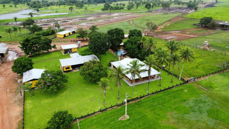 Fazenda à Venda,  em Juara