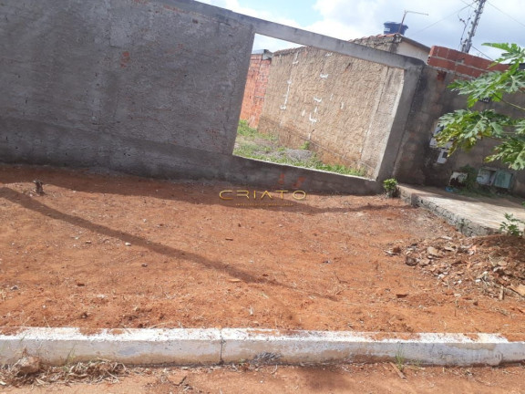 Terreno à Venda, 371 m² em Lapa - Anápolis