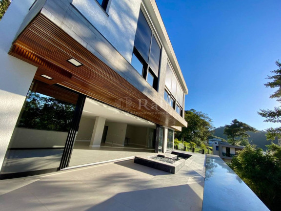 Imagem Sobrado com 4 Quartos à Venda, 432 m² em Barra - Balneário Camboriú Imagem Sobrado com 4 Quartos à Venda, 432 m² em Barra - Balneário Camboriú