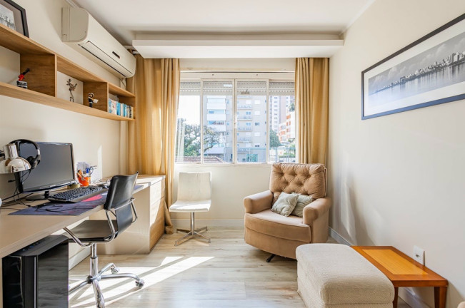 Imagem Apartamento com 3 Quartos à Venda, 137 m² em Petrópolis - Porto Alegre Imagem Apartamento com 3 Quartos à Venda, 137 m² em Petrópolis - Porto Alegre