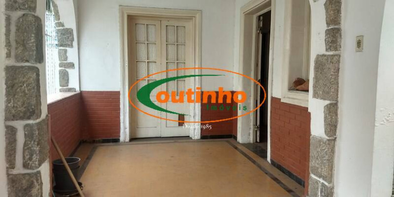 Imagem Casa com 7 Quartos à Venda, 234 m² em Tijuca - Rio De Janeiro Imagem Casa com 7 Quartos à Venda, 234 m² em Tijuca - Rio De Janeiro