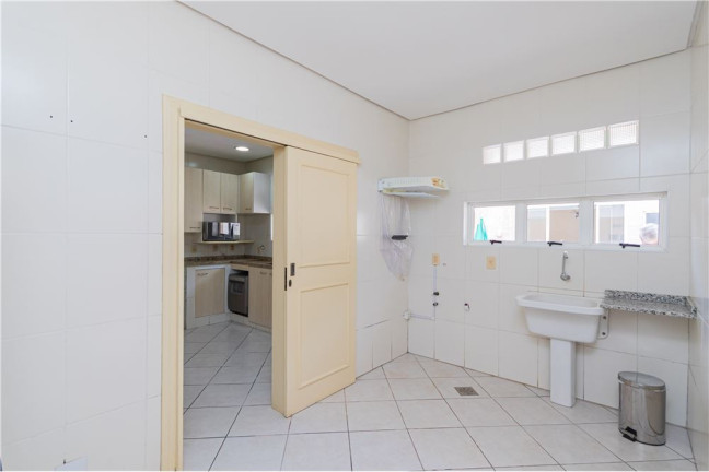 Imagem Casa com 4 Quartos à Venda, 330 m² em Nonoai - Porto Alegre
