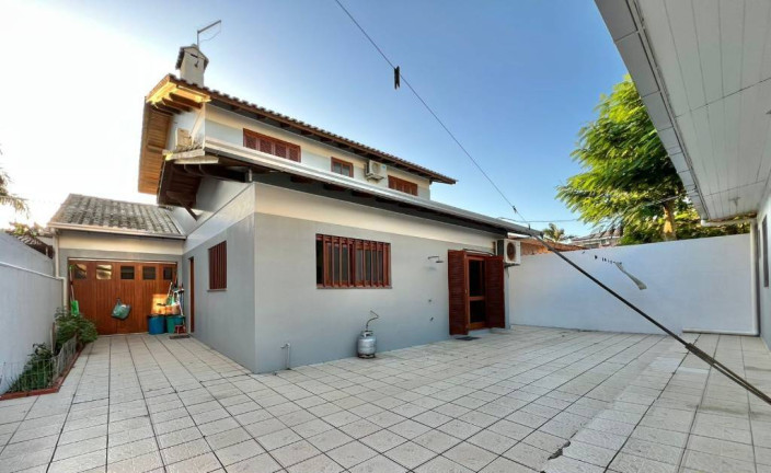 Imagem Casa com 3 Quartos à Venda, 258 m² em Zona Nova - Capão Da Canoa