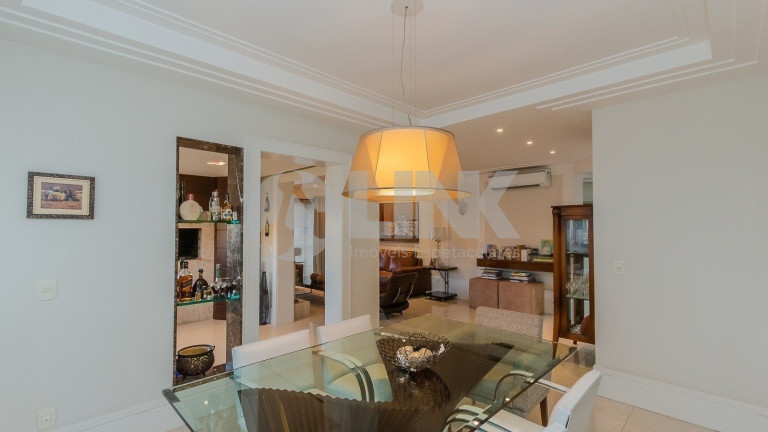 Imagem Apartamento com 3 Quartos à Venda, 163 m² em Petrópolis - Porto Alegre Imagem Apartamento com 3 Quartos à Venda, 163 m² em Petrópolis - Porto Alegre