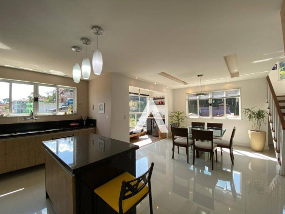 Imagem Casa com 4 Quartos à Venda, 307 m² em Tijuca - Teresópolis