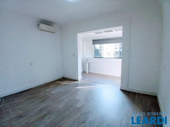 Imagem Sobrado com 3 Quartos à Venda, 250 m² em Vila Scarpelli - Santo André Imagem Sobrado com 3 Quartos à Venda, 250 m² em Vila Scarpelli - Santo André