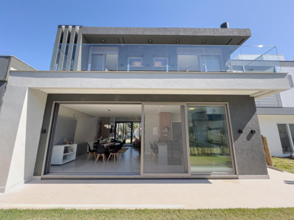 Imagem Casa com 4 Quartos à Venda, 200 m² em -- - Capao Da Canoa Imagem Casa com 4 Quartos à Venda, 200 m² em -- - Capao Da Canoa