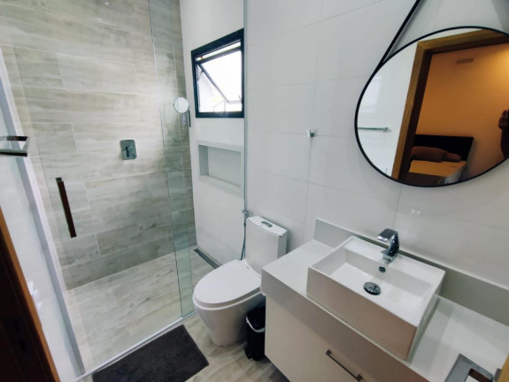 Imagem Imóvel com 3 Quartos à Venda, 187 m² Imagem Imóvel com 3 Quartos à Venda, 187 m²