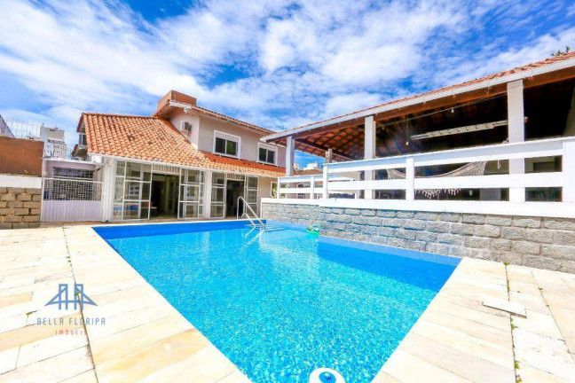 Imagem Casa com 4 Quartos à Venda, 370 m² em Trindade - Florianópolis Imagem Casa com 4 Quartos à Venda, 370 m² em Trindade - Florianópolis
