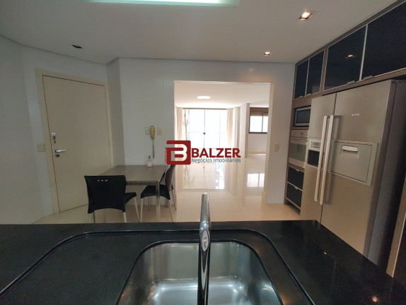 Imagem Apartamento com 3 Quartos à Venda, 237 m² em Centro - Florianópolis Imagem Apartamento com 3 Quartos à Venda, 237 m² em Centro - Florianópolis