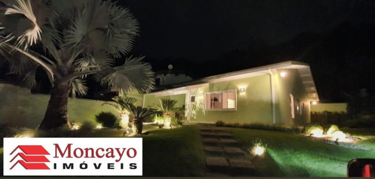 Casa com 3 Quartos para Alugar, 720 m² em Jardim Terralão - Caraguatatuba