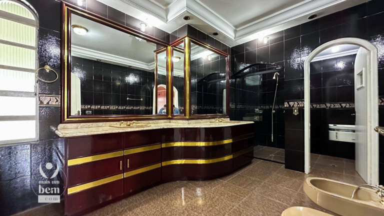 Imagem Casa com 5 Quartos à Venda, 537 m² em São Lourenço - Curitiba