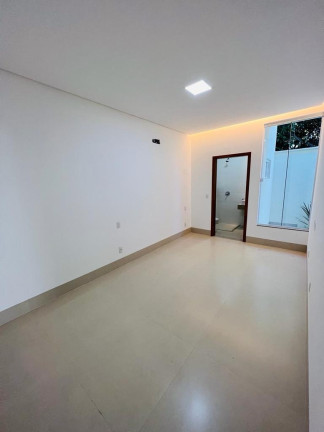 Imagem Casa com 3 Quartos à Venda, 200 m² em Moinho Dos Ventos - Goiânia Imagem Casa com 3 Quartos à Venda, 200 m² em Moinho Dos Ventos - Goiânia