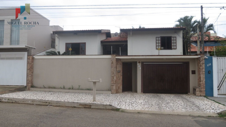 Casa com 3 Quartos à Venda, 235 m² em Colina Verde - Tatuí