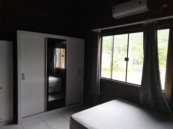 Imagem Casa com 3 Quartos para Temporada, 85 m² em Bombas - Bombinhas Imagem Casa com 3 Quartos para Temporada, 85 m² em Bombas - Bombinhas