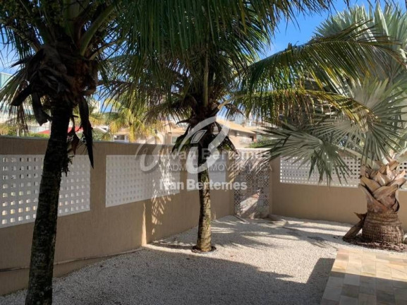 Imagem Casa com 4 Quartos para Temporada, em Canto Grande - Bombinhas Imagem Casa com 4 Quartos para Temporada, em Canto Grande - Bombinhas
