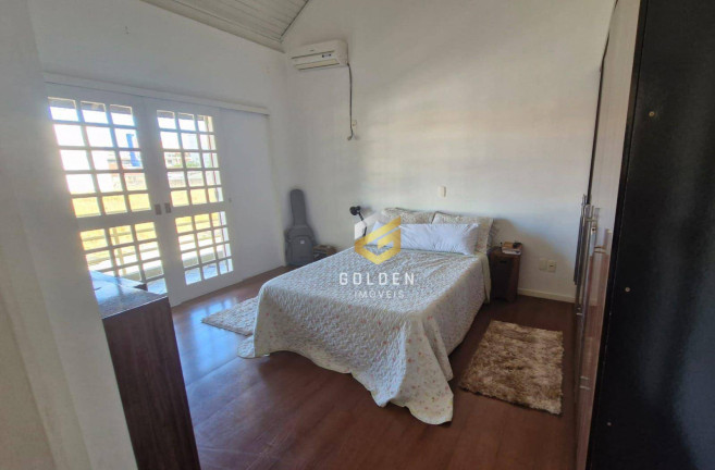 Imagem Casa com 3 Quartos à Venda, 270 m² em Centro - Tijucas