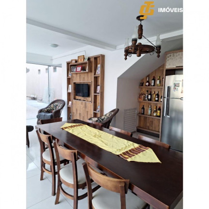 Imagem Casa com 5 Quartos à Venda, 518 m² em Centro - Camboriú Imagem Casa com 5 Quartos à Venda, 518 m² em Centro - Camboriú