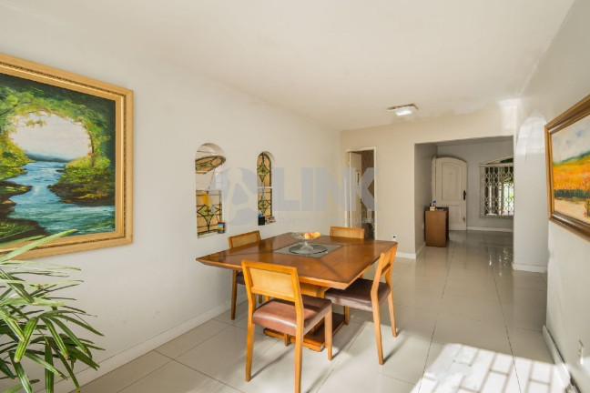 Imagem Casa com 4 Quartos à Venda, 240 m² em Jardim Itu - Porto Alegre Imagem Casa com 4 Quartos à Venda, 240 m² em Jardim Itu - Porto Alegre