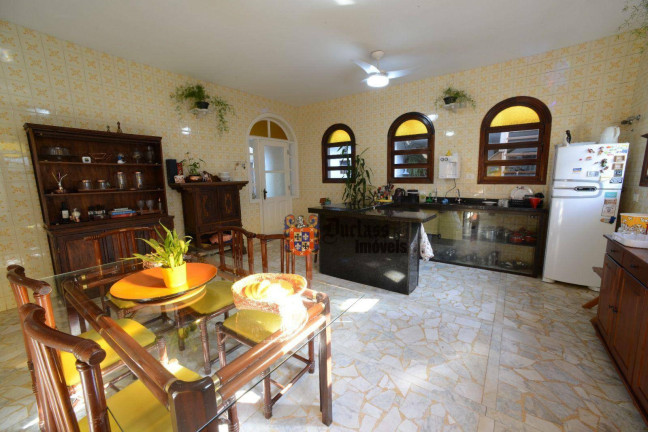 Imagem Casa com 6 Quartos à Venda, 259 m² em Centro - Peruíbe Imagem Casa com 6 Quartos à Venda, 259 m² em Centro - Peruíbe