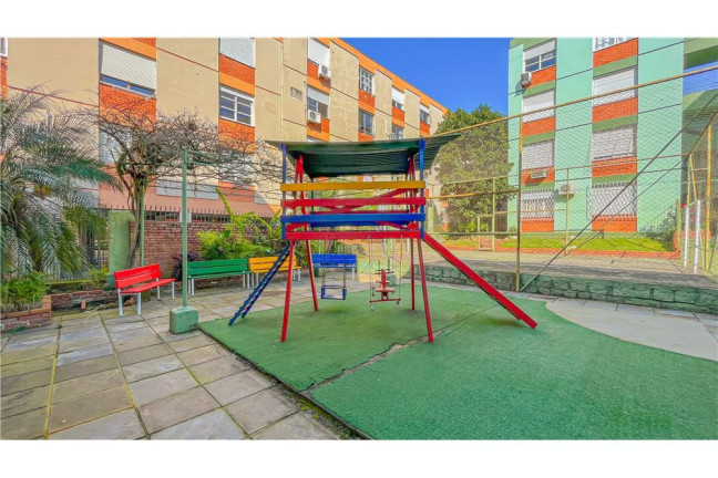 Imagem Imóvel com 3 Quartos à Venda, em Cristal - Porto Alegre Imagem Imóvel com 3 Quartos à Venda, em Cristal - Porto Alegre