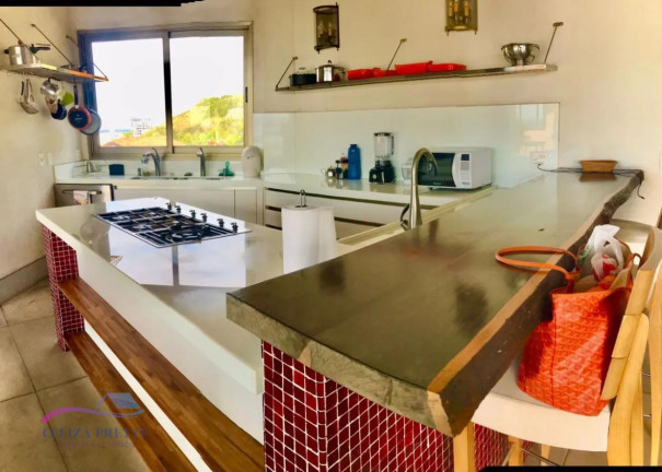 Imagem Casa com 4 Quartos à Venda, 300 m² em Praia Da Costa - Vila Velha Imagem Casa com 4 Quartos à Venda, 300 m² em Praia Da Costa - Vila Velha