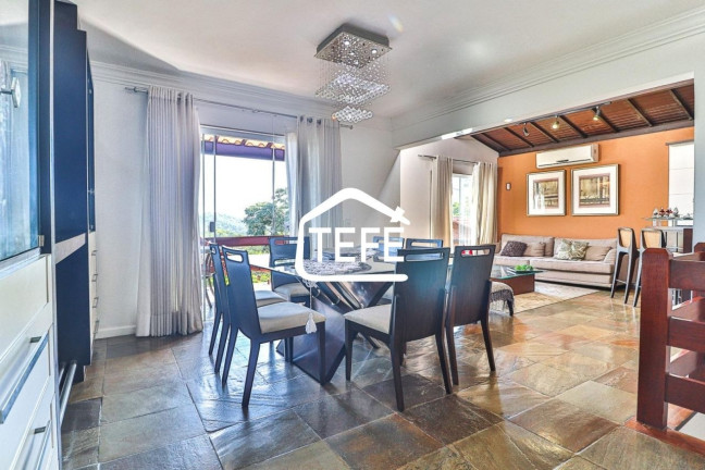 Casa com 6 Quartos à Venda, 452 m² em Itaipu - Niterói