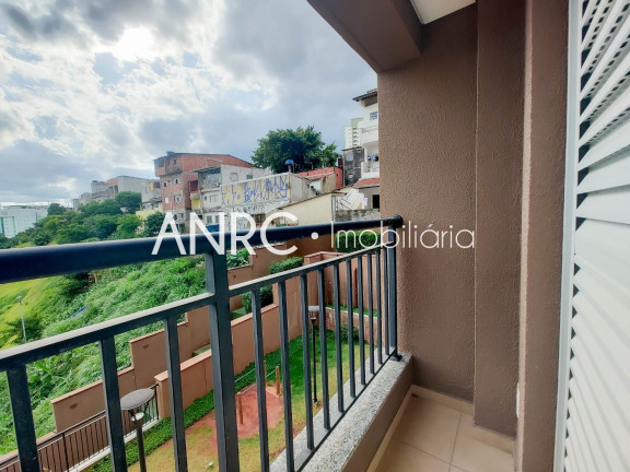 Imagem Imóvel com 2 Quartos para Alugar, 76 m² em Jardim Tupanci - Barueri