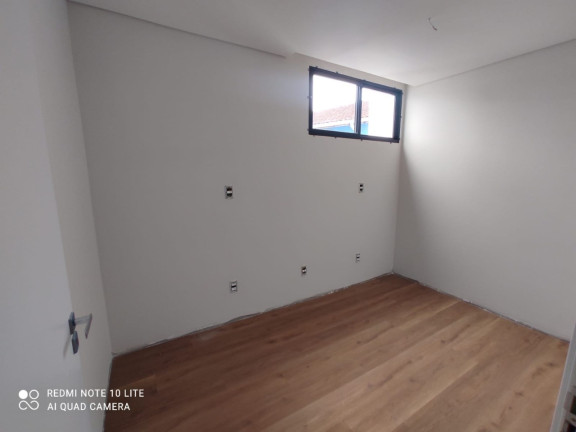 Imagem Imóvel com 3 Quartos à Venda, 184 m² em Saguaçu - Joinville