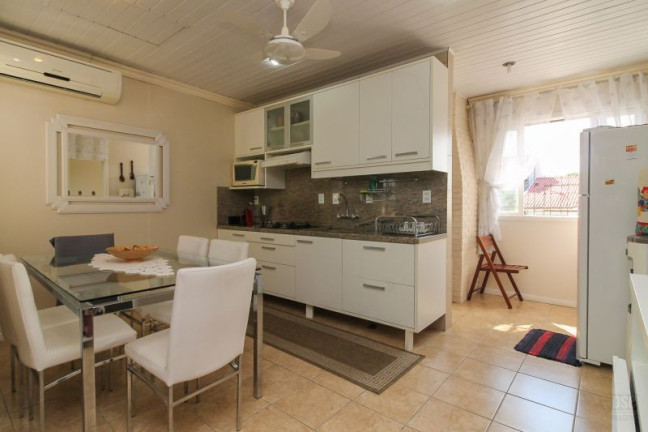 Imagem Casa com 7 Quartos à Venda, 330 m² em Nonoai - Porto Alegre