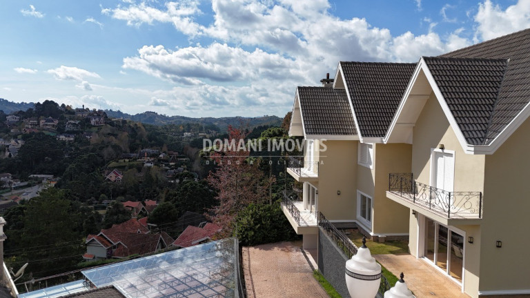 Imagem Casa com 4 Quartos à Venda, 322 m² em Região Do Alto Do Capivari - Campos Do Jordão Imagem Casa com 4 Quartos à Venda, 322 m² em Região Do Alto Do Capivari - Campos Do Jordão