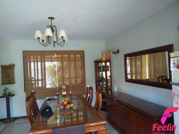 Casa com 5 Quartos à Venda, 379 m² em Campeche - Florianópolis