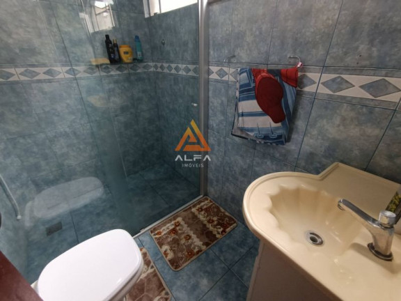 Imagem Casa com 4 Quartos à Venda, 240 m²
