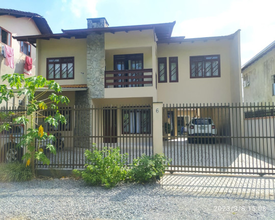 Casa com 6 Quartos à Venda, 400 m² em Bucarein - Joinville