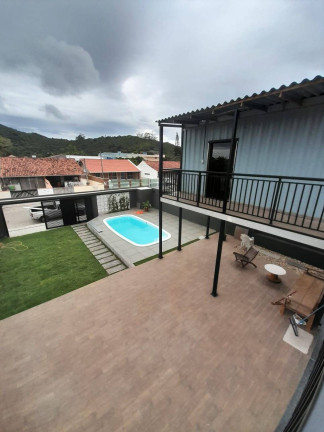 Imagem Casa com 4 Quartos para Temporada, 150 m² em Zimbros - Bombinhas Imagem Casa com 4 Quartos para Temporada, 150 m² em Zimbros - Bombinhas