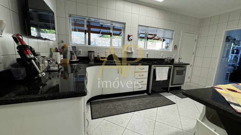 Imagem Casa com 4 Quartos à Venda, 300 m² em Centro - Palhoça Imagem Casa com 4 Quartos à Venda, 300 m² em Centro - Palhoça