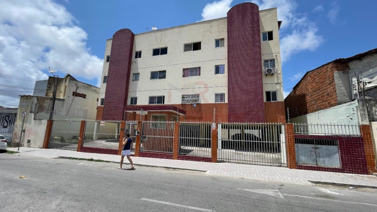 Imóvel com 3 Quartos à Venda, 70 m² em Montese - Fortaleza