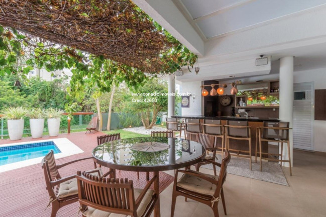 Imagem Casa com 4 Quartos à Venda, 540 m² em Córrego Grande - Florianópolis