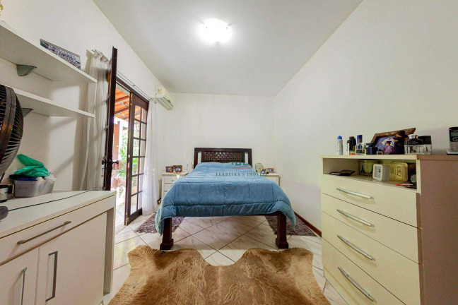 Imagem Casa com 6 Quartos à Venda, 250 m² em Itaipu - Niterói Imagem Casa com 6 Quartos à Venda, 250 m² em Itaipu - Niterói