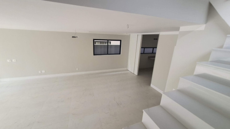 Imagem Casa com 6 Quartos à Venda, 380 m² em Barra Da Tijuca - Rio De Janeiro Imagem Casa com 6 Quartos à Venda, 380 m² em Barra Da Tijuca - Rio De Janeiro
