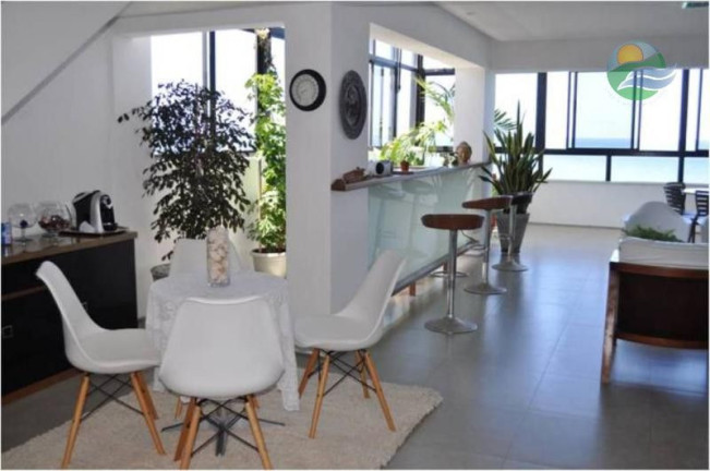 Imagem Cobertura com 4 Quartos à Venda, 323 m²